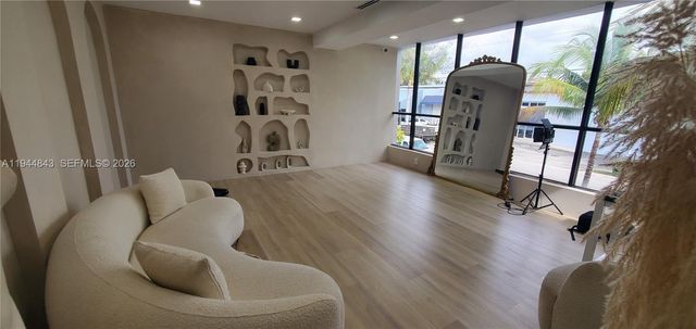 2100 NW 93rd Ave, Doral, FL 33172