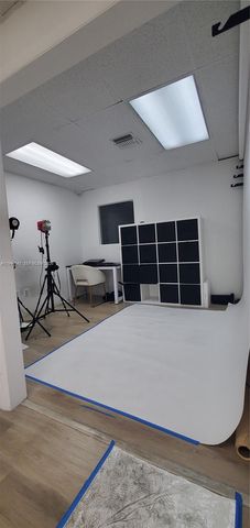 2100 NW 93rd Ave, Doral, FL 33172