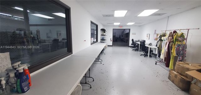 2100 NW 93rd Ave, Doral, FL 33172