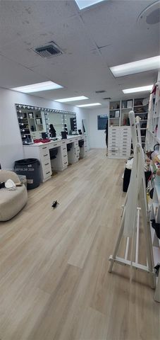 2100 NW 93rd Ave, Doral, FL 33172