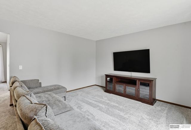 2162 N 124Th Avenue Circle, Omaha, NE 68164