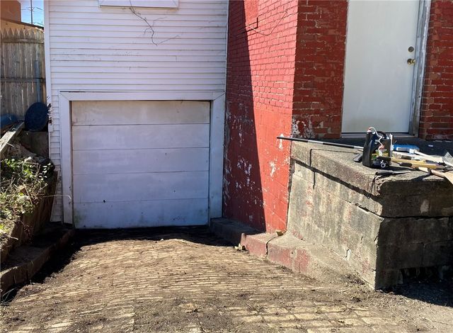 512 Chartiers Avenue, Mckees Rocks, PA 15136