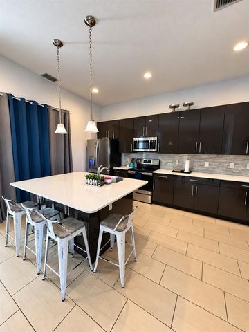 320 VILLA DOMANI COURT, Davenport, FL 33896