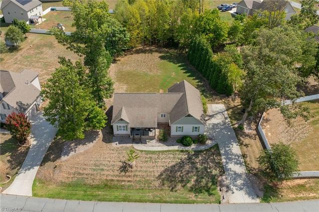 134 Ravensbourne Trace, Stokesdale, NC 27357
