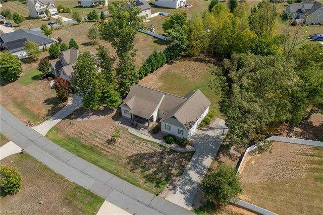 134 Ravensbourne Trace, Stokesdale, NC 27357