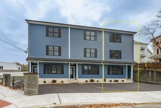 219 Earle St 3, Fall River, MA 02723