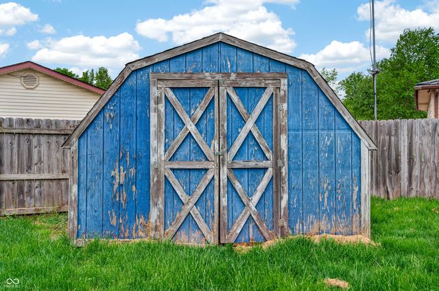 1063 Dutchman Lane, Seymour, IN 47274