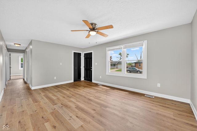 1063 Dutchman Lane, Seymour, IN 47274