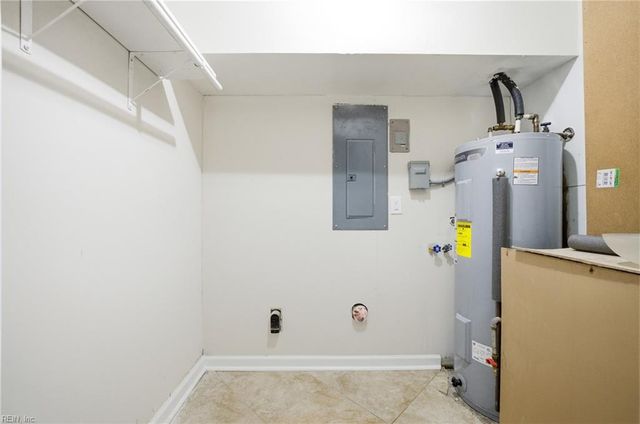 804 Roberto DR, Newport News, VA 23601