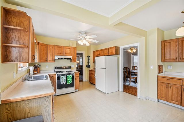 136 Avondale Road, Irondequoit, NY 14622