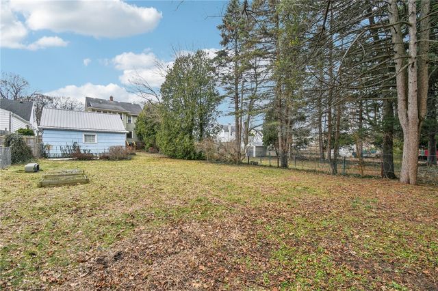 136 Avondale Road, Irondequoit, NY 14622