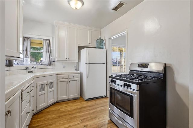 407 N Chestnut Avenue, Fresno, CA 93702