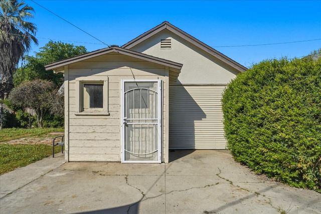 407 N Chestnut Avenue, Fresno, CA 93702