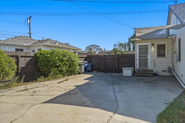 407 N Chestnut Avenue, Fresno, CA 93702