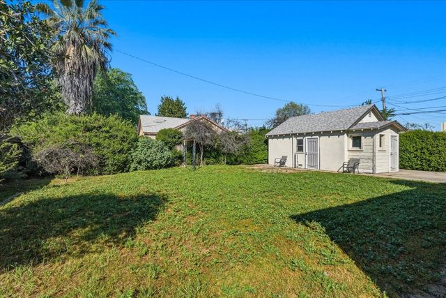 407 N Chestnut Avenue, Fresno, CA 93702