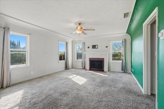 407 N Chestnut Avenue, Fresno, CA 93702