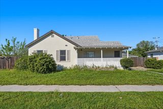 407 N Chestnut Avenue, Fresno, CA 93702