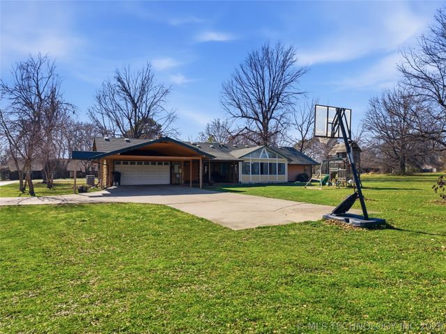 9211 N 155th East Avenue N, Owasso, OK 74055