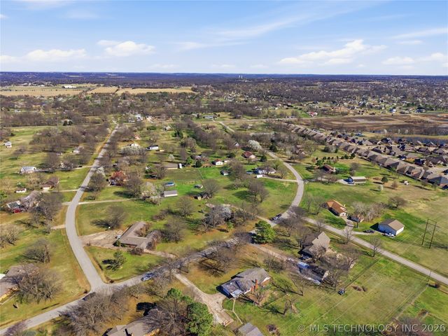 9211 N 155th East Avenue N, Owasso, OK 74055