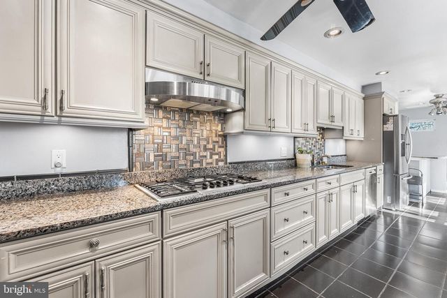 295 BRADDOCK AVE, Lansdowne, PA 19050