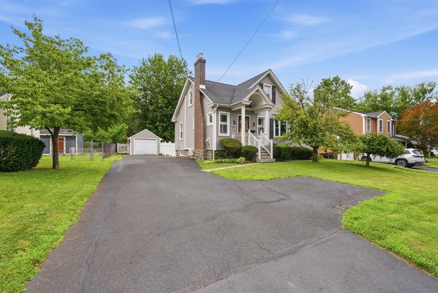 915 E WALNUT ST, North Wales, PA 19454