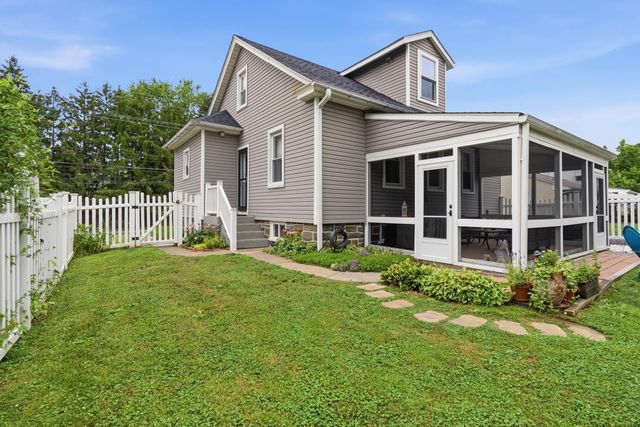 915 E WALNUT ST, North Wales, PA 19454