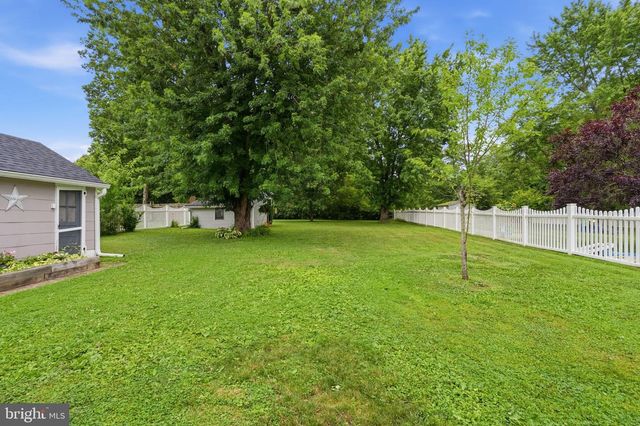 915 E WALNUT ST, North Wales, PA 19454