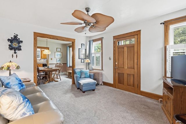915 E WALNUT ST, North Wales, PA 19454