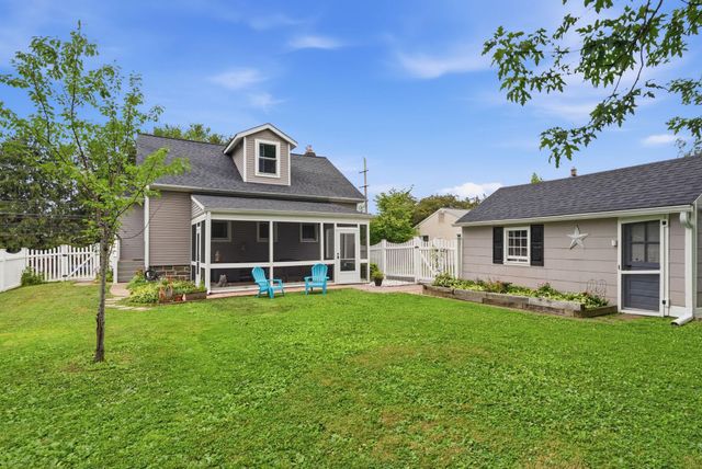 915 E WALNUT ST, North Wales, PA 19454
