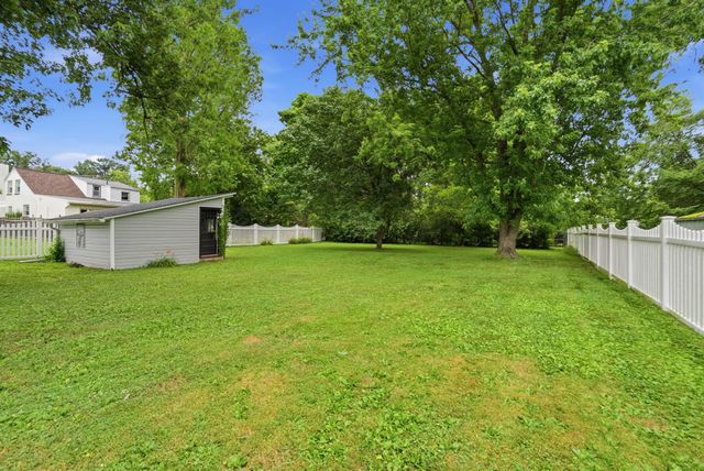 915 E WALNUT ST, North Wales, PA 19454