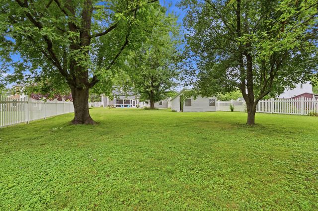 915 E WALNUT ST, North Wales, PA 19454
