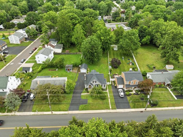 915 E WALNUT ST, North Wales, PA 19454