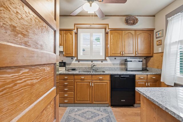 915 E WALNUT ST, North Wales, PA 19454