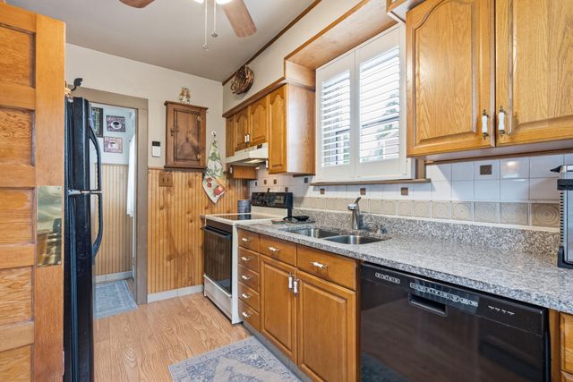 915 E WALNUT ST, North Wales, PA 19454