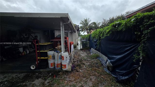 2927 NW 99th St, Miami, FL 33147