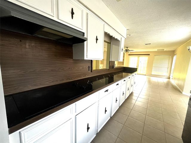 731 Seafoam Road, Houston, TX 77062