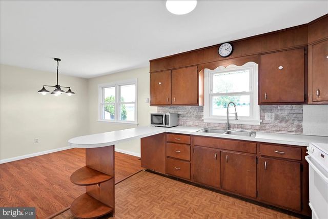 34 LOCUST LN, Quentin, PA 17083