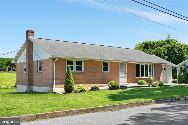 34 LOCUST LN, Quentin, PA 17083