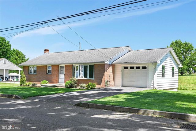 34 LOCUST LN, Quentin, PA 17083