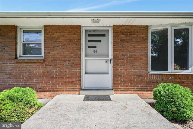 34 LOCUST LN, Quentin, PA 17083