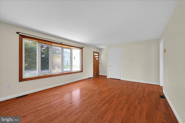 34 LOCUST LN, Quentin, PA 17083