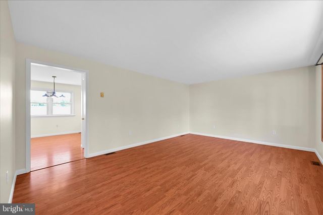 34 LOCUST LN, Quentin, PA 17083
