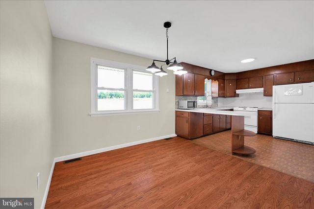 34 LOCUST LN, Quentin, PA 17083