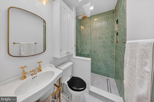 1395 SHERIDAN ST NW, Washington, DC 20011