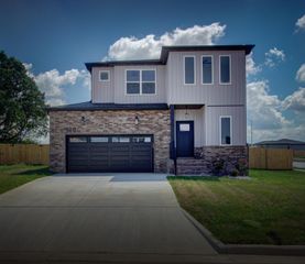 100 E Acacia Circle, Clever, MO 65631