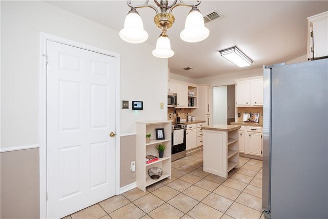 2817 Parkgreen Dr, Corpus Christi, TX 78414