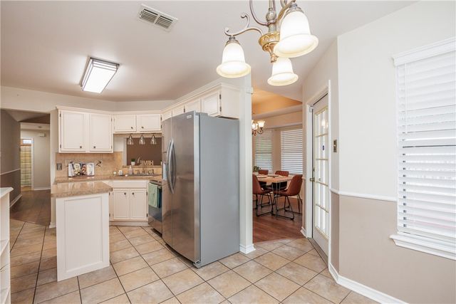 2817 Parkgreen Dr, Corpus Christi, TX 78414