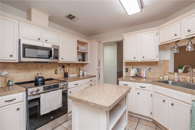 2817 Parkgreen Dr, Corpus Christi, TX 78414