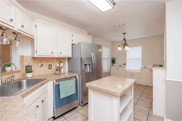 2817 Parkgreen Dr, Corpus Christi, TX 78414