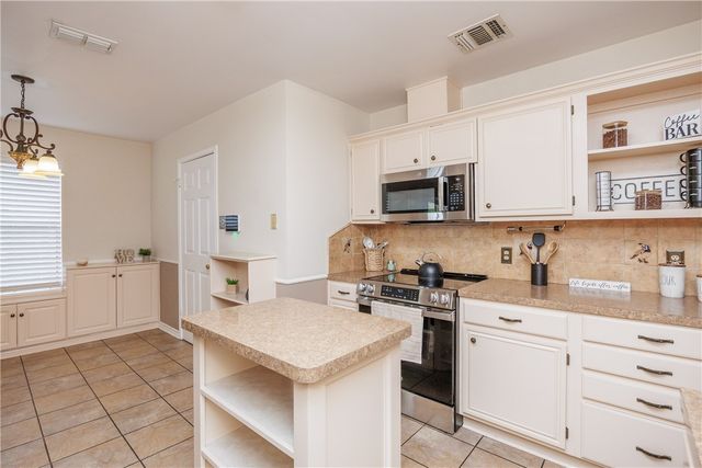 2817 Parkgreen Dr, Corpus Christi, TX 78414